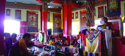H.E. the 7th Dzogchen Rinpoche teaching monks & students