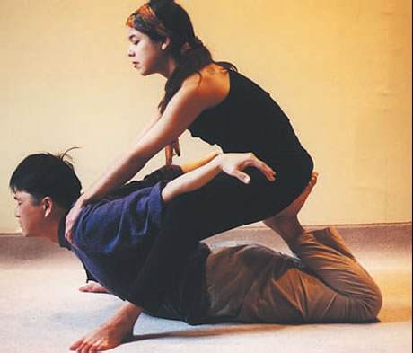 Variation of the Classical Cobra: This promotes spinal flexibility while stabilizing the pelvis. It is good for recipients who are heavy or have lower backache and stiffness