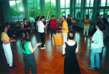 In TA KE TI NA the workshop people stand in a circle around a Leader and a Player