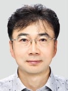 [Image: Professor Wonku Kang]