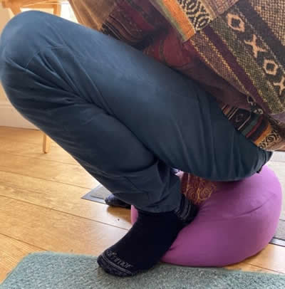 Comfortable Squatting Position with Heel Support