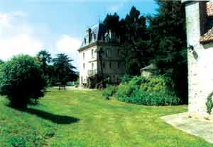 On the author's Detox and Relaxation retreats in Normandy, clients enjoy time and a supportive environment for cleansing, optimum diet and emotional healing